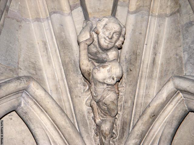 PICT5434-Chapter_House_stone_feature